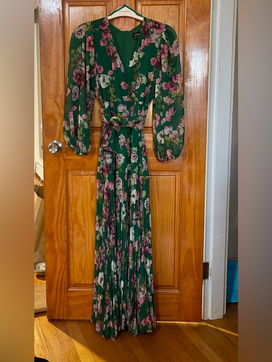 Bardot Dresses & Skirts - Bardot Green Floral Maxi Dress with Belt